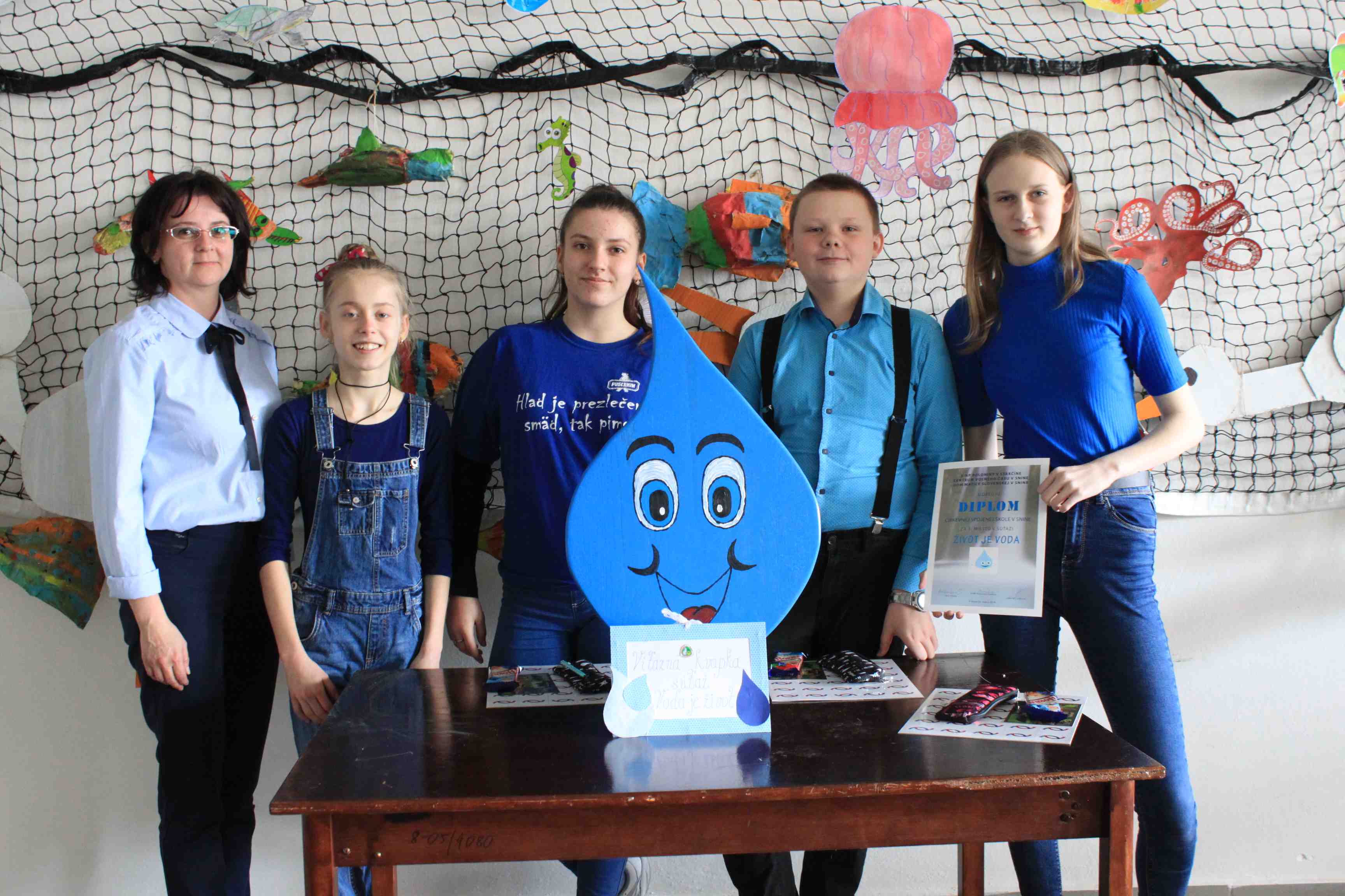 štyria účastníci s diplomom