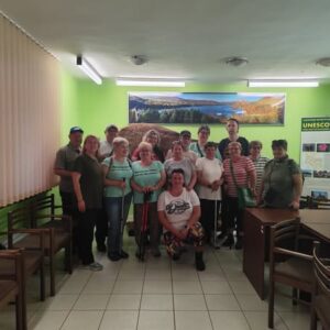 Fotografia turistov v Informačnom stredisku Nová Sedlica pri zubrovi