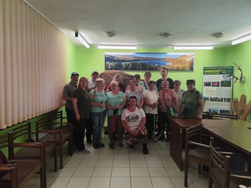 Fotografia turistov v Informačnom stredisku Nová Sedlica pri zubrovi