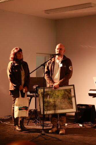 Odovzdávanie prezentov partnerov z Bieščadského národného parku.