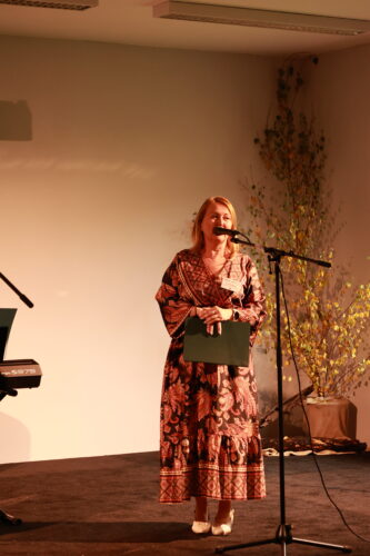 Fotografia moderátorky seminára.