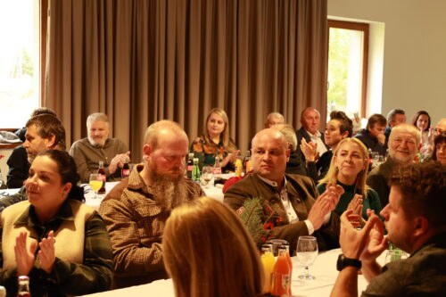 Potlesk účastníkov seminára.