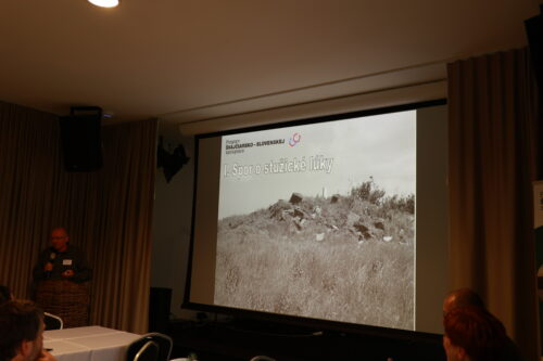 Fotografia prezentácie na ktorej je zobrazená Kamenná lúka.