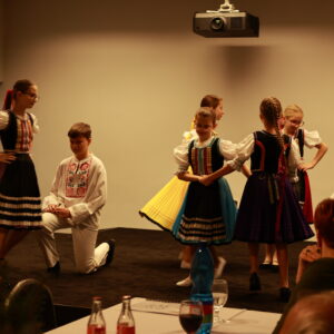 Folklórny súbor ľude spud Beskyda. Ukážka tancov.