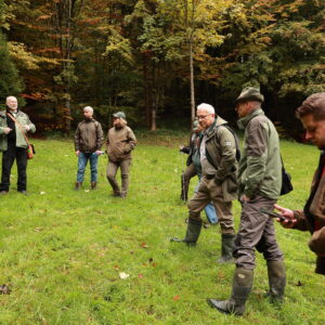 Zamestnanci Správy NP Poloniny v teréne pri chate Kyčera.