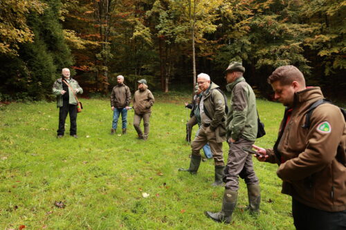 Zamestnanci Správy NP Poloniny v teréne pri chate Kyčera.