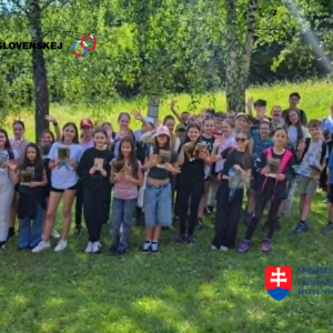 spoločná fotografia v areáli Informačného strediska v Novej Sedlici