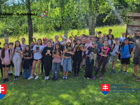spoločná fotografia v areáli Informačného strediska v Novej Sedlici