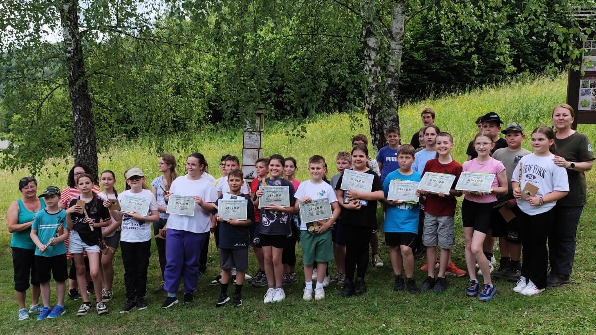 všetci účastníci na spoločnej fotografii